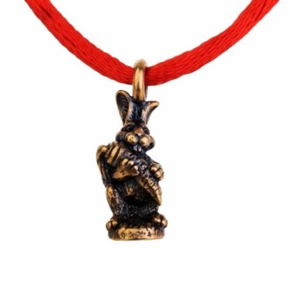 Купить Браслет красная нить - Кролик в Москве по недорогой цене
